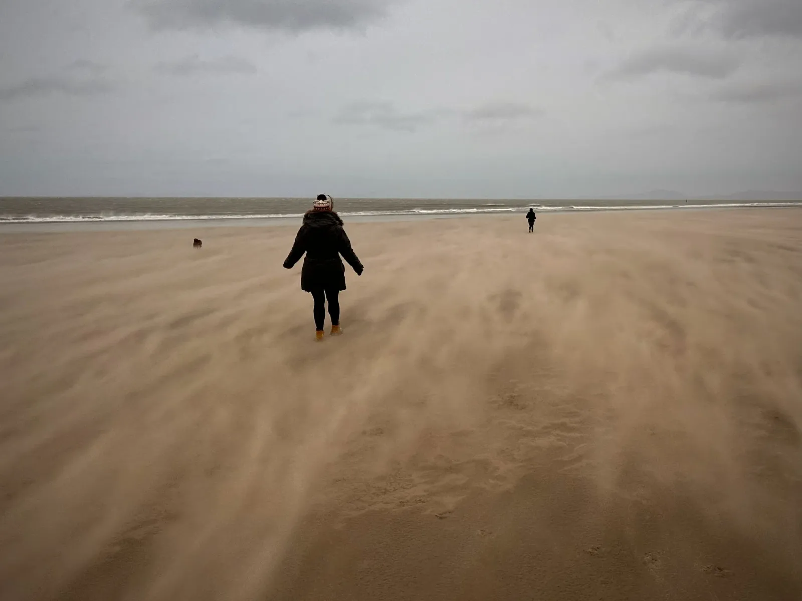 Barmouth beach in the wind